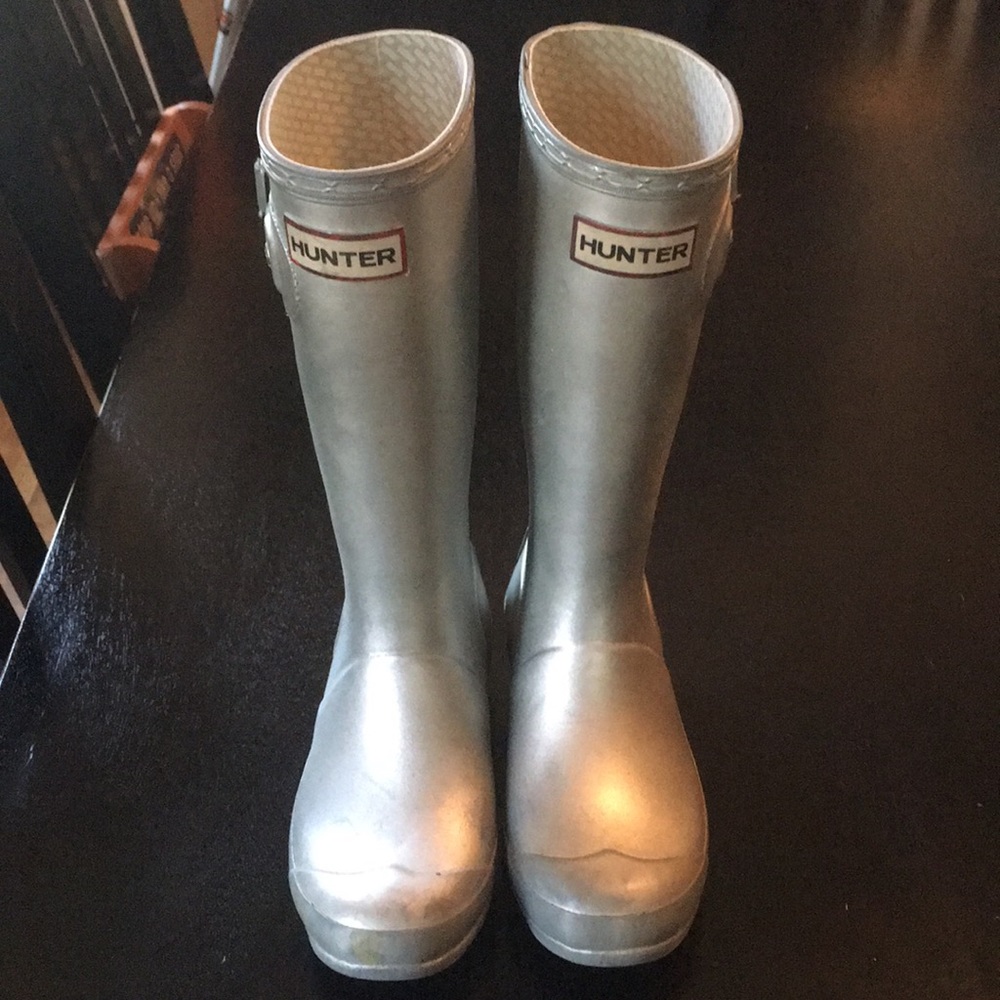 Girls sz2 Hunter Boots silver. Must have!